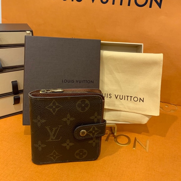 Louis Vuitton Monogram Compact Zip Bifold Wallet - Picture 2 of 16